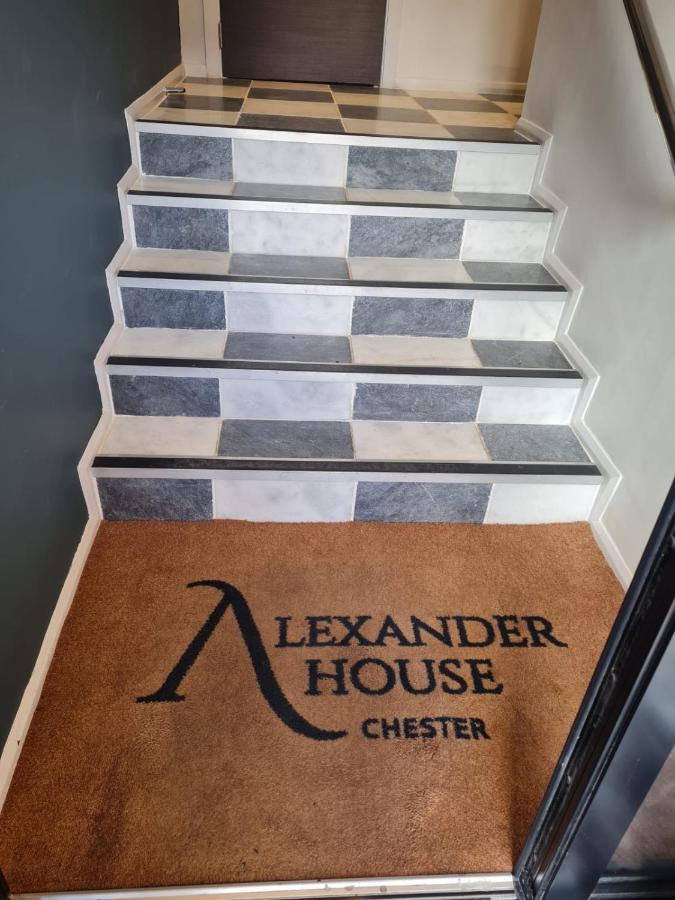 34 Cuppin Street - Luxury City Centre Apartment! Chester Kültér fotó